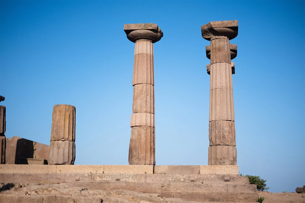 Assos